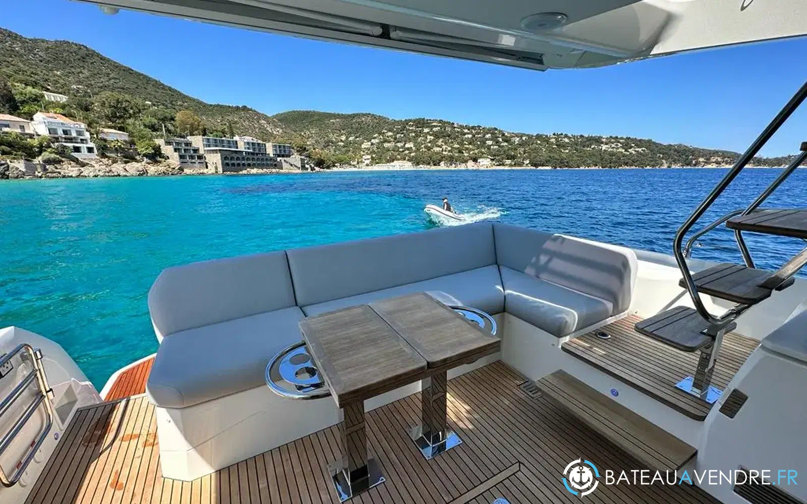 slider 6 Prestige Yachts 520 Fly