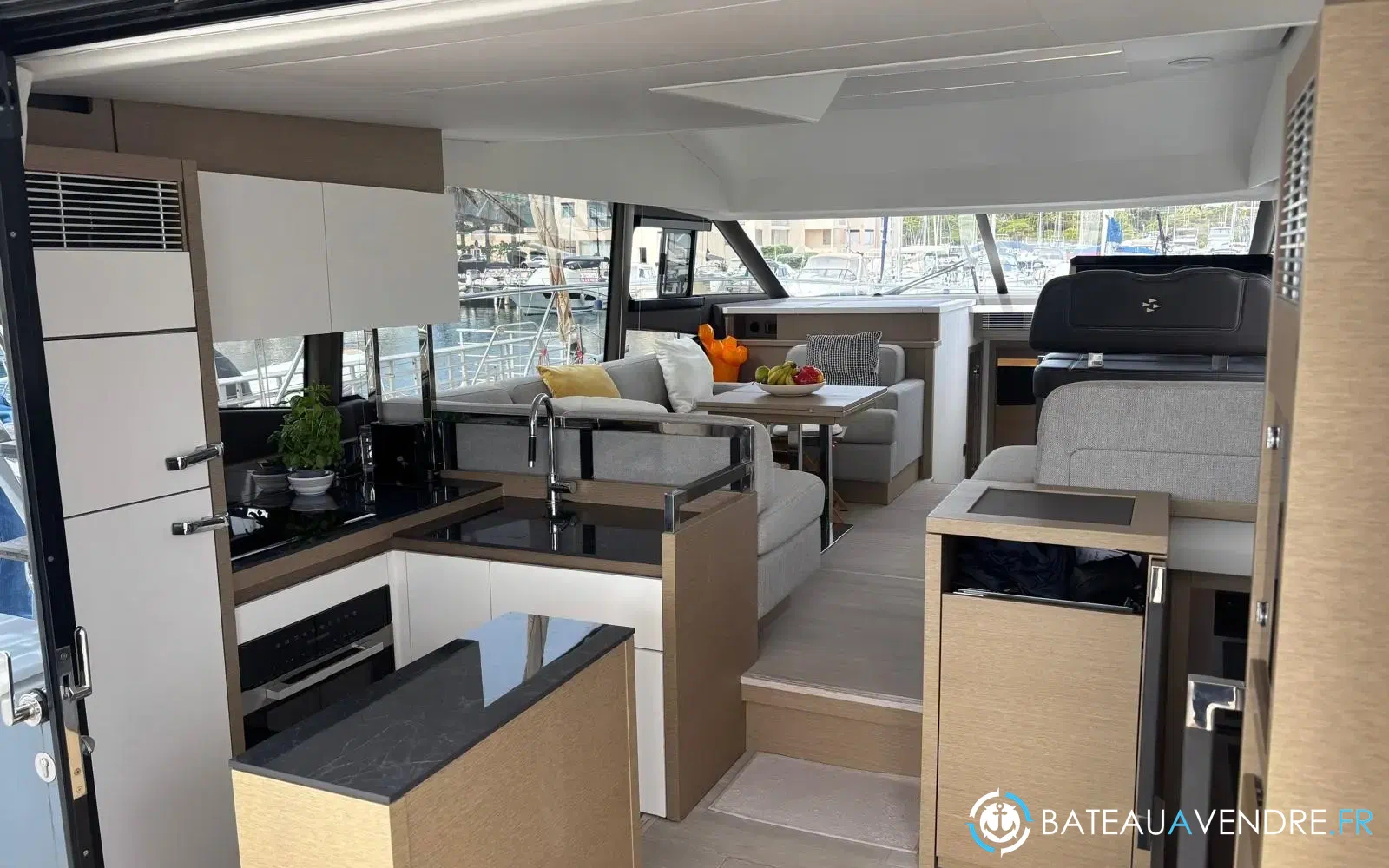 slider 7 Prestige Yachts 520 Fly