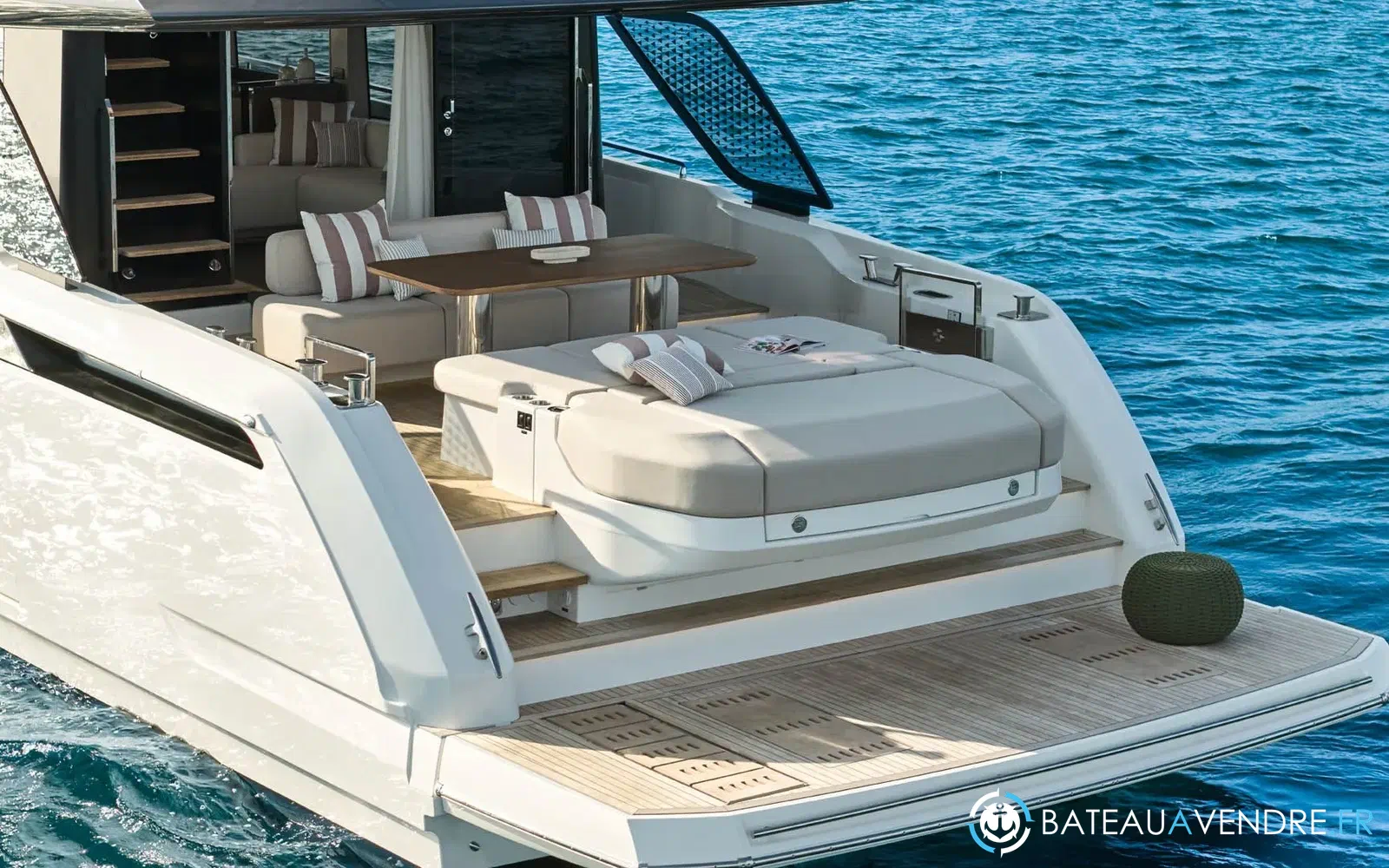 slider 11 Prestige Yachts F6.7