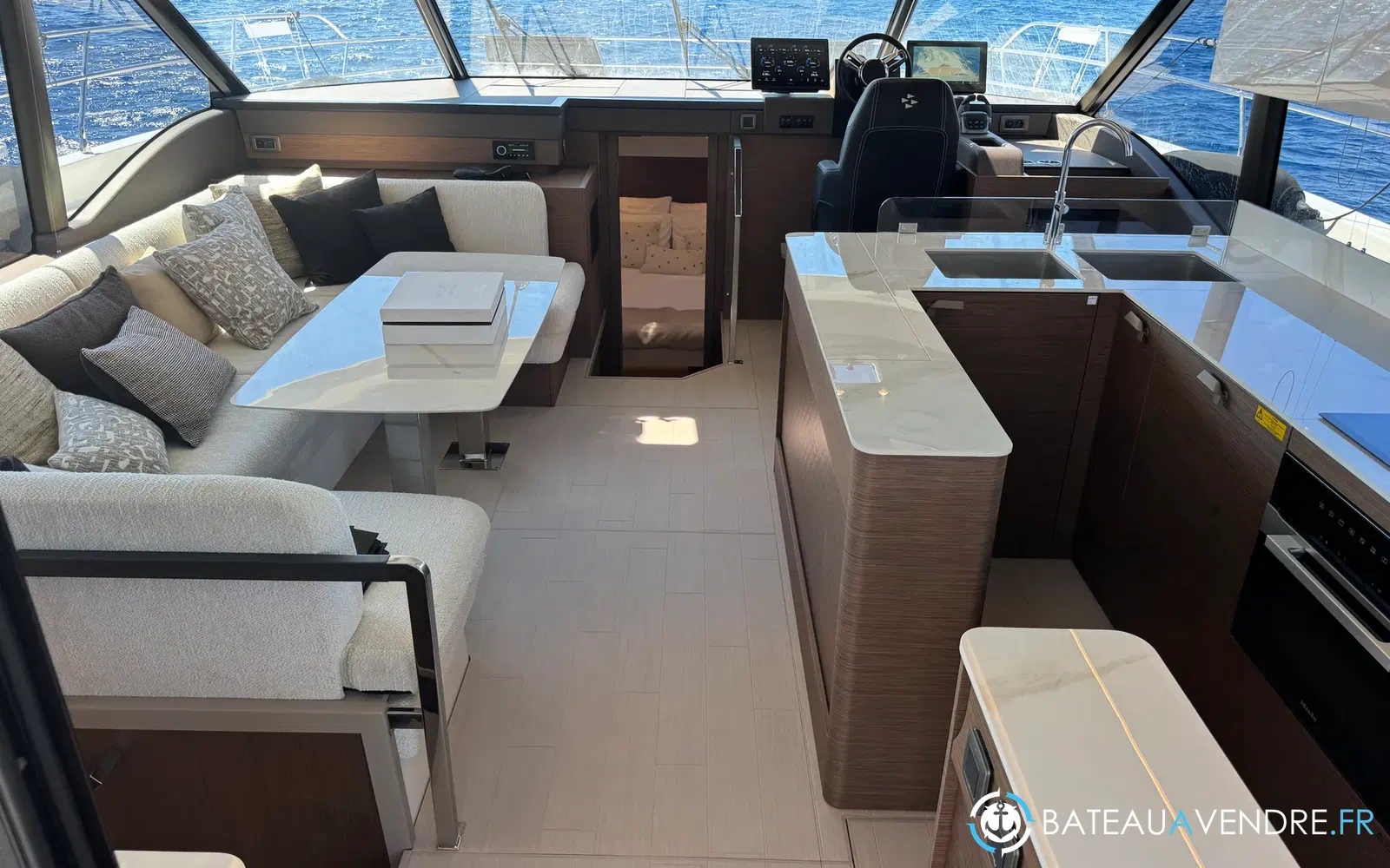 slider 10 Prestige Yachts M6