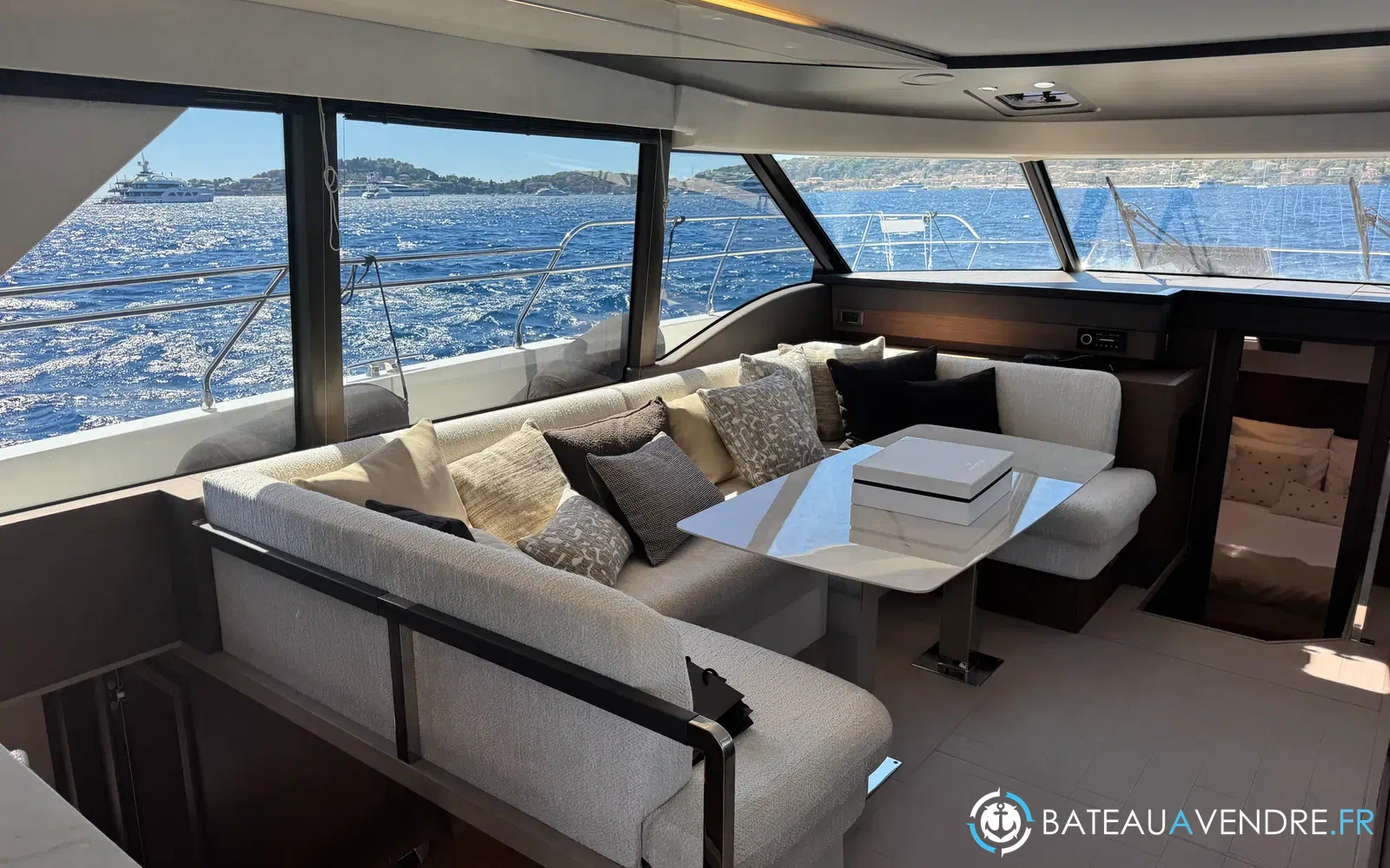 slider 11 Prestige Yachts M6