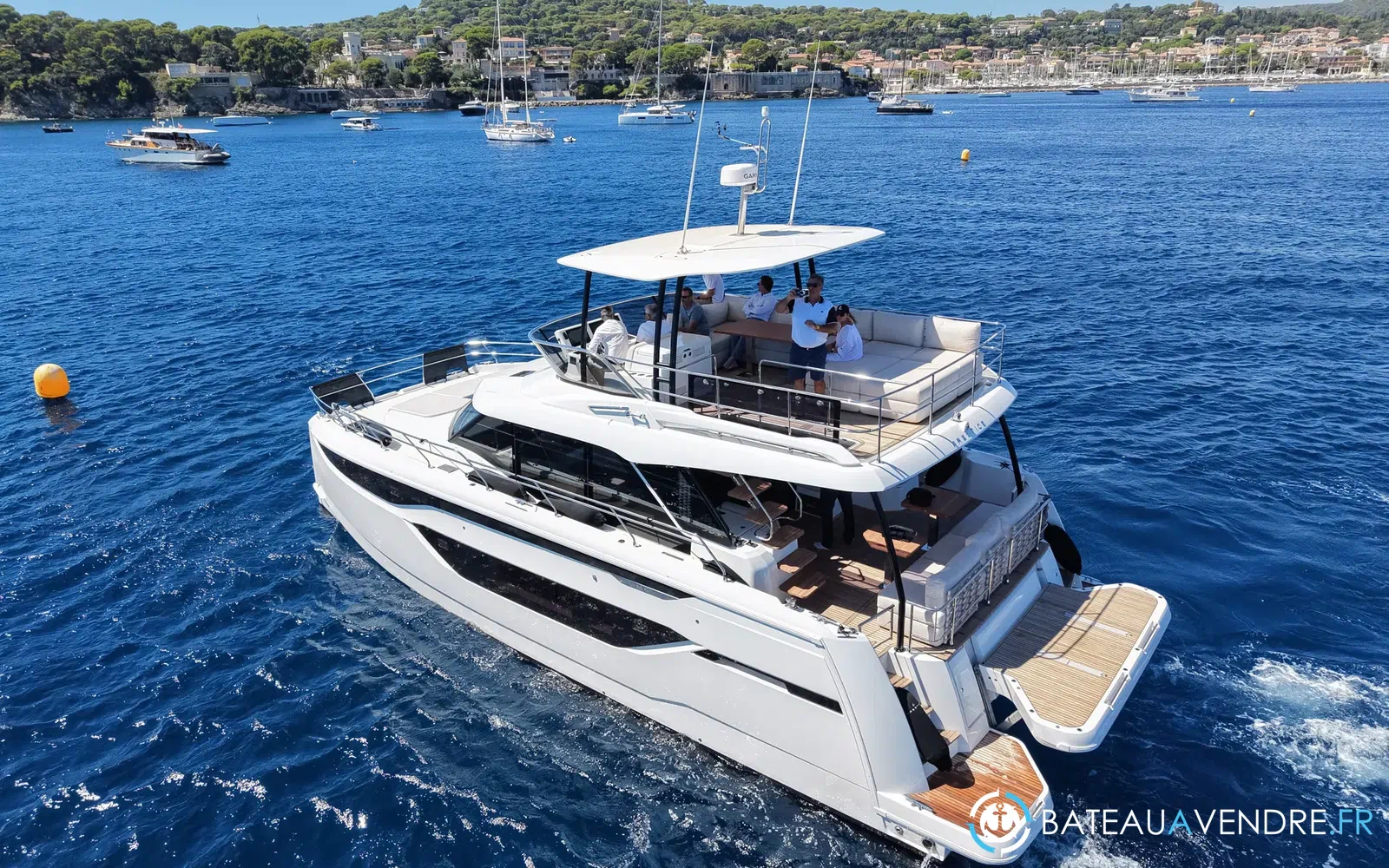 slider 0 Prestige Yachts M6