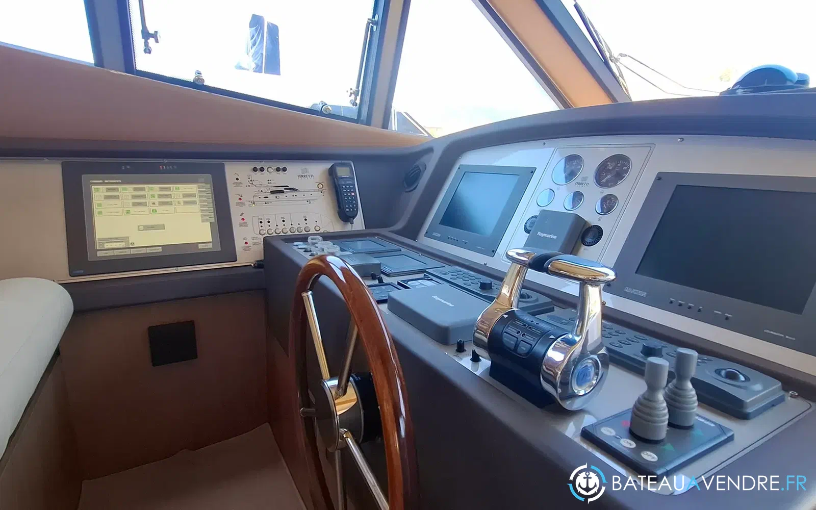 slider 27 Ferretti Altura 690