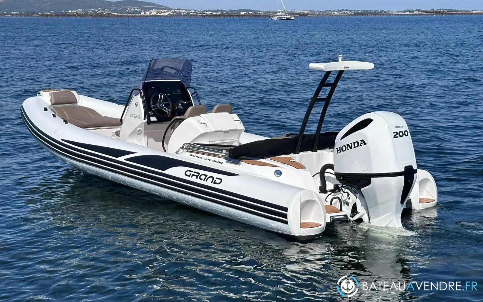 slider 1 Grand Golden Line 680