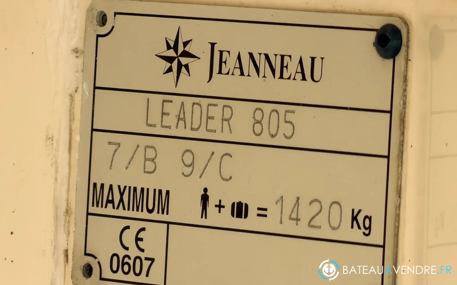 slider 23 Jeanneau Leader 805