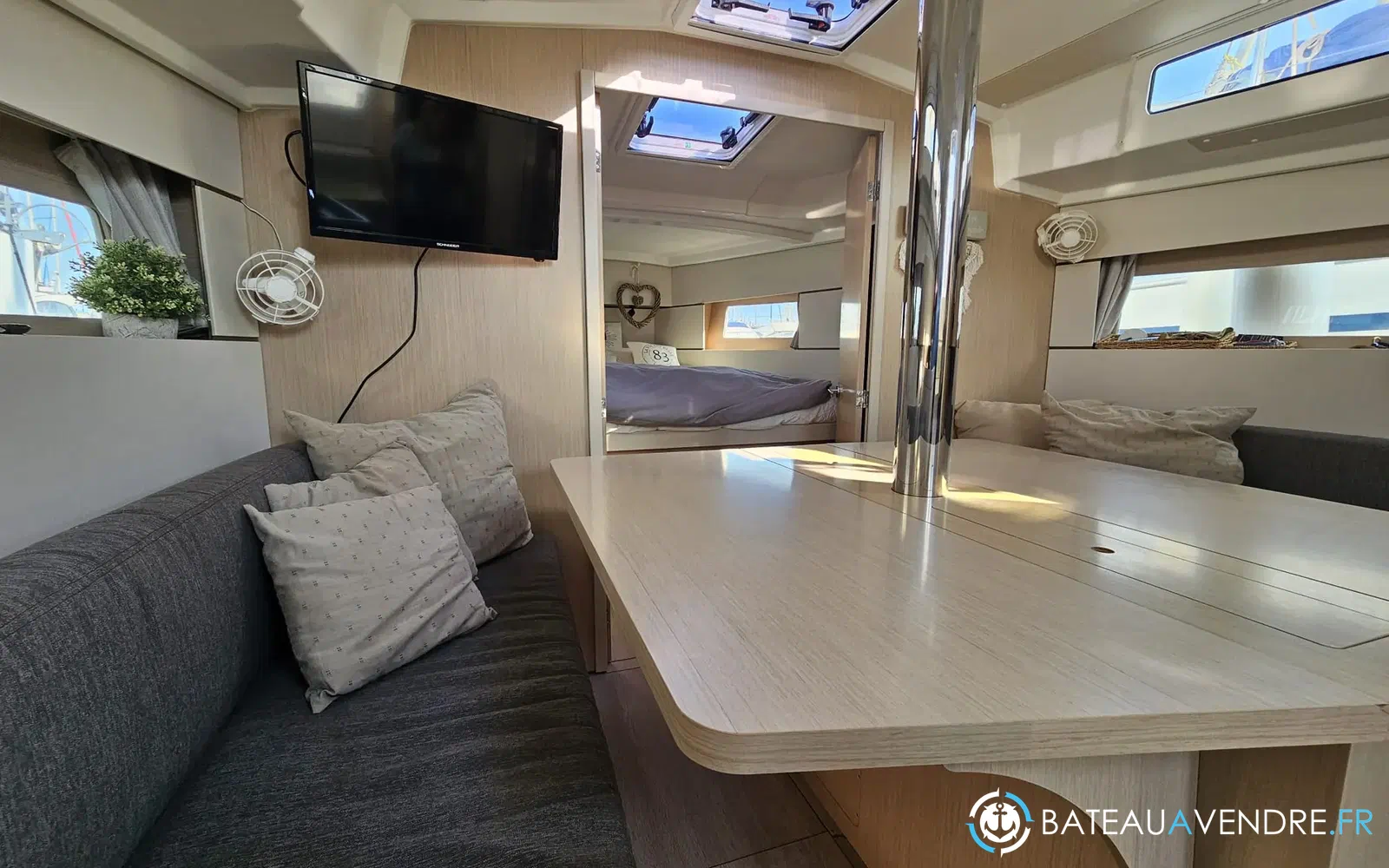 slider 2 Beneteau Oceanis 38.1