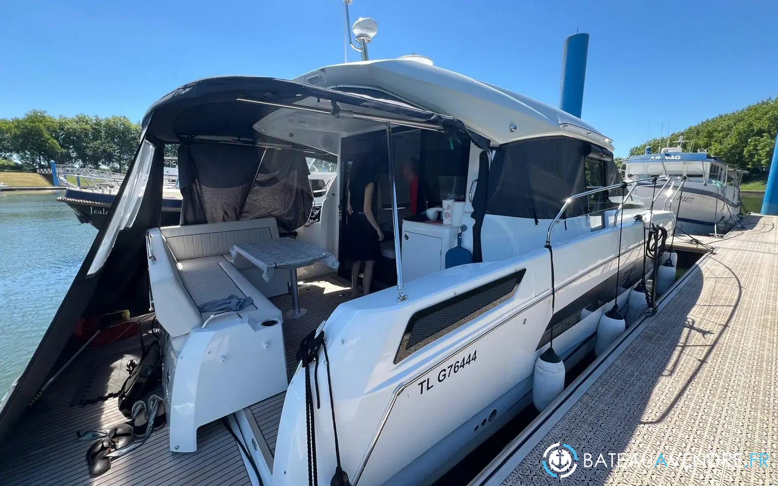 slider 10 Jeanneau NC 37
