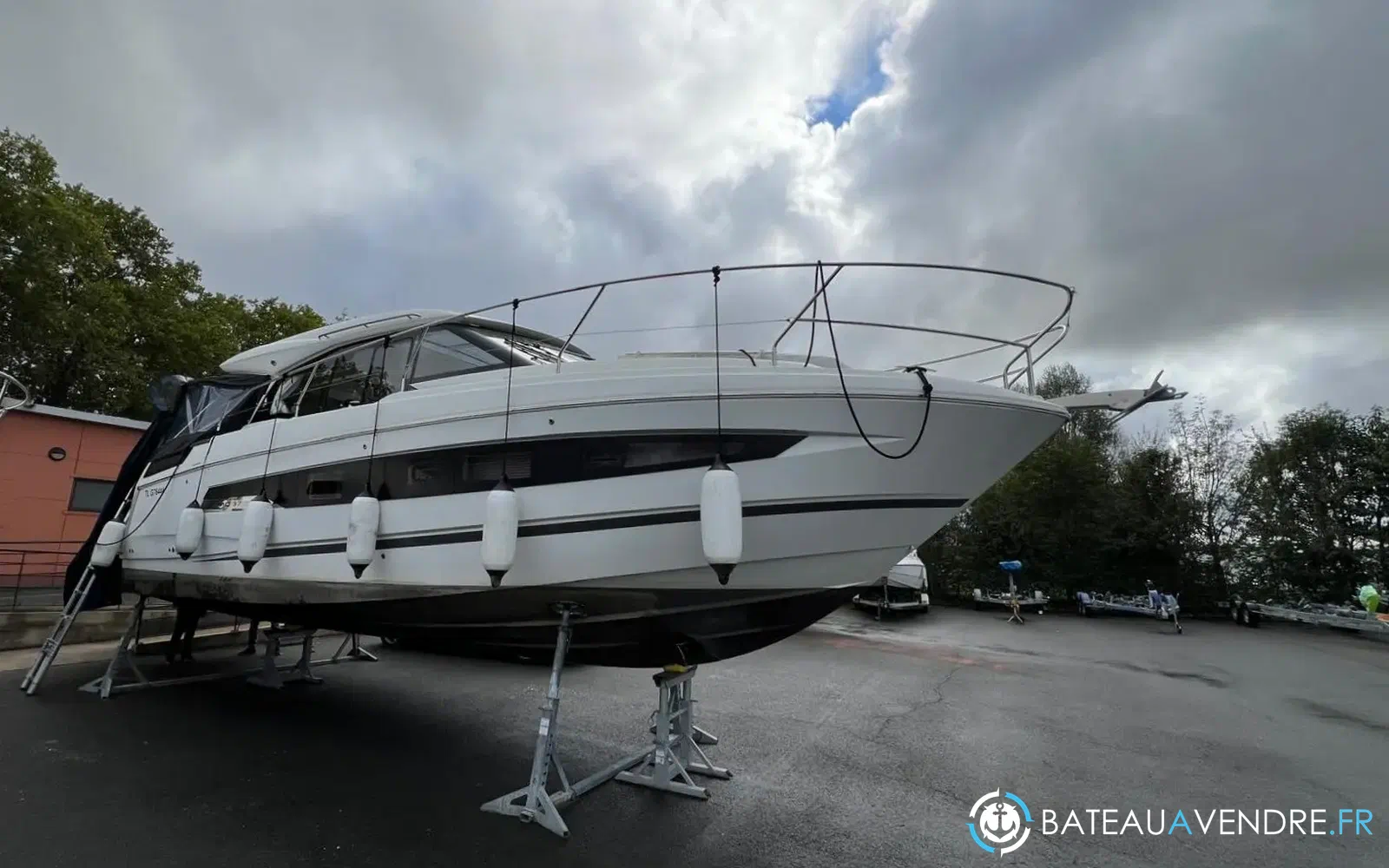 slider 12 Jeanneau NC 37