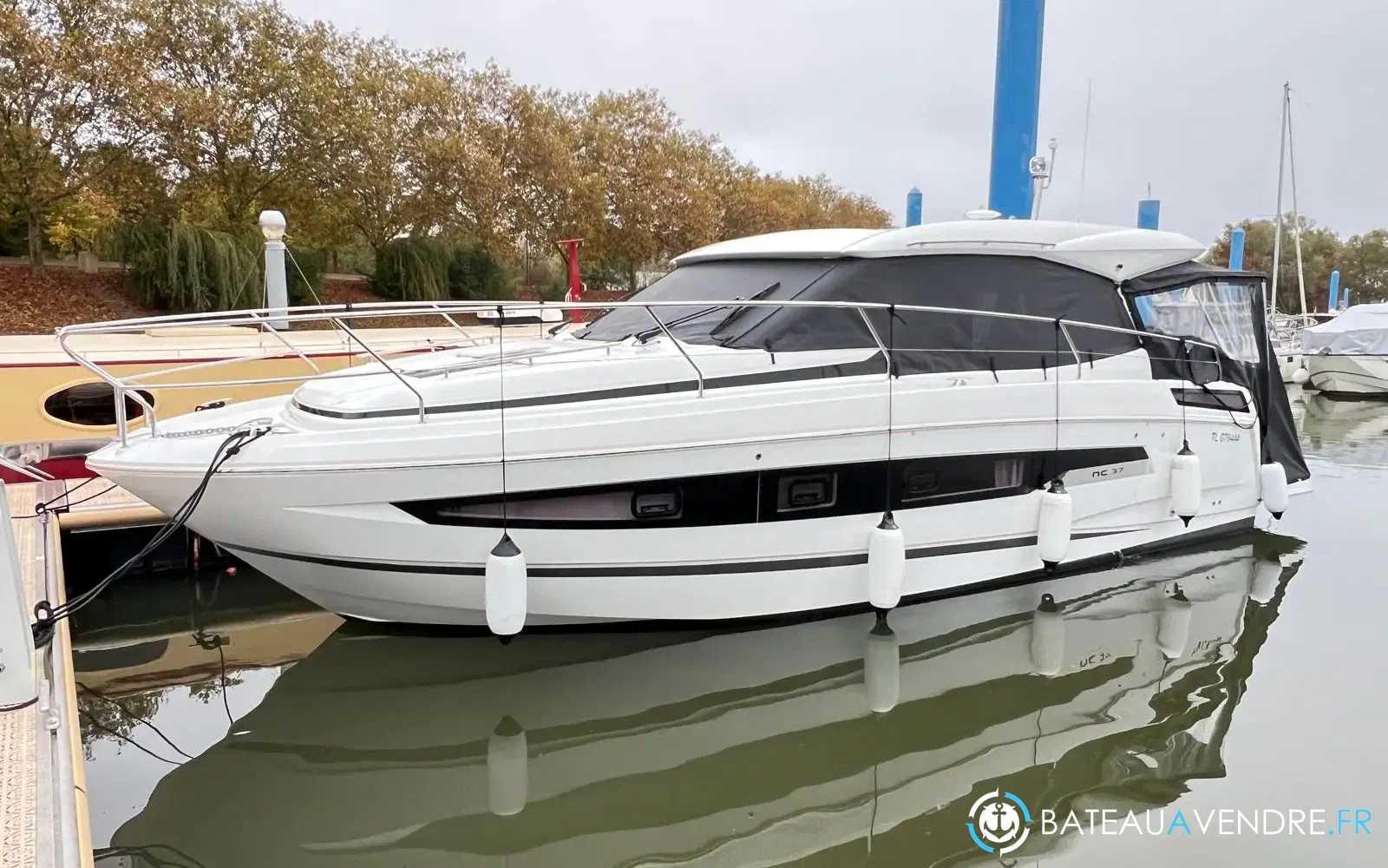 slider 14 Jeanneau NC 37