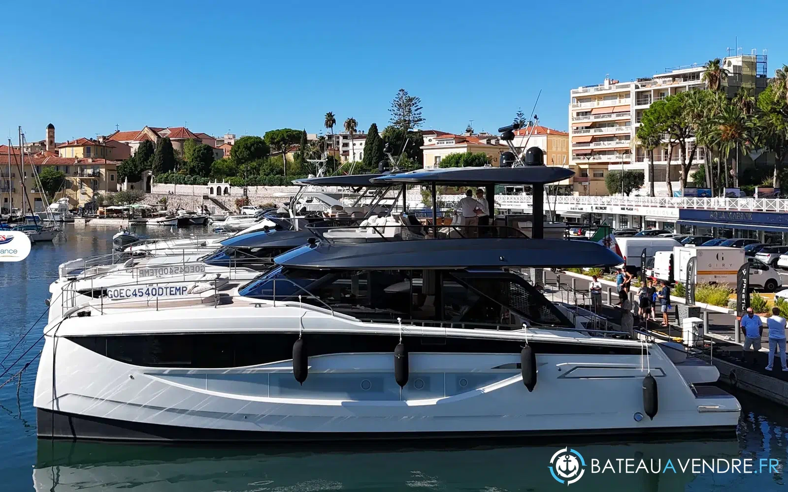 slider 1 Prestige Yachts M7