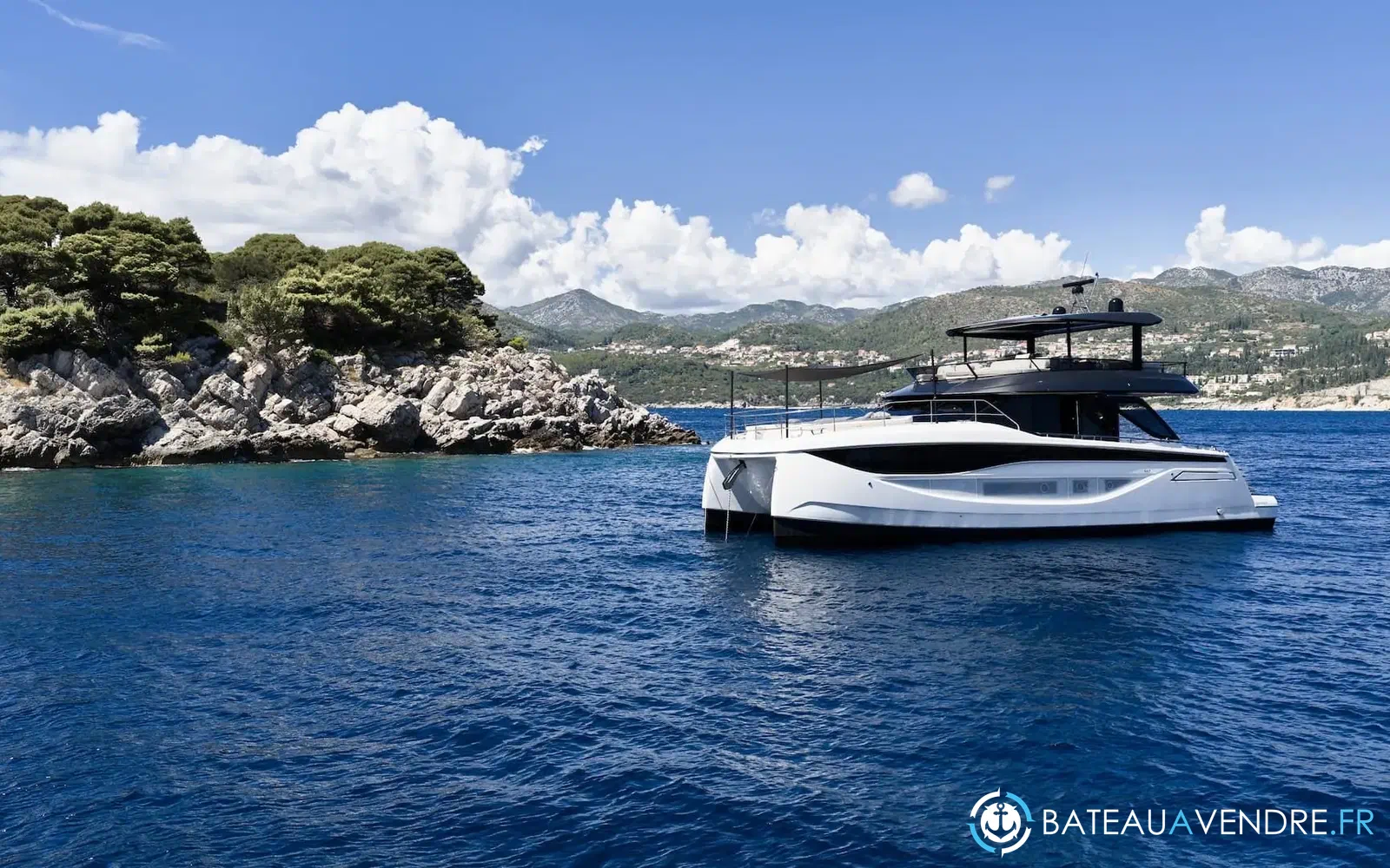 slider 5 Prestige Yachts M7