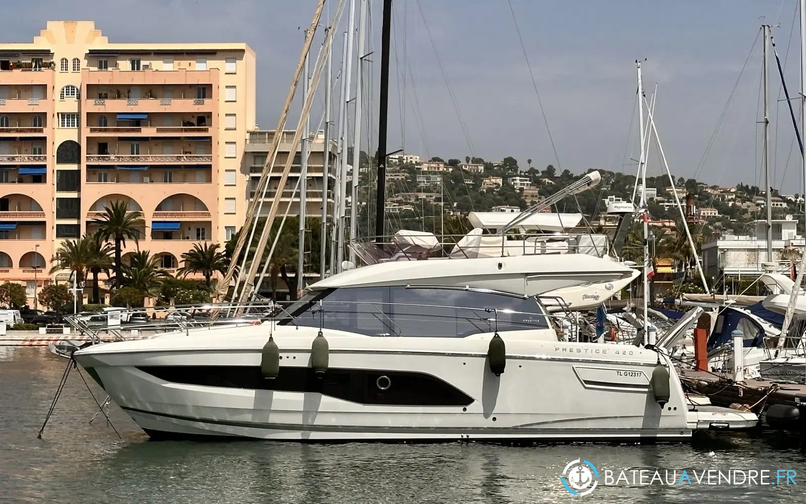 slider 0 Prestige Yachts 420 Fly