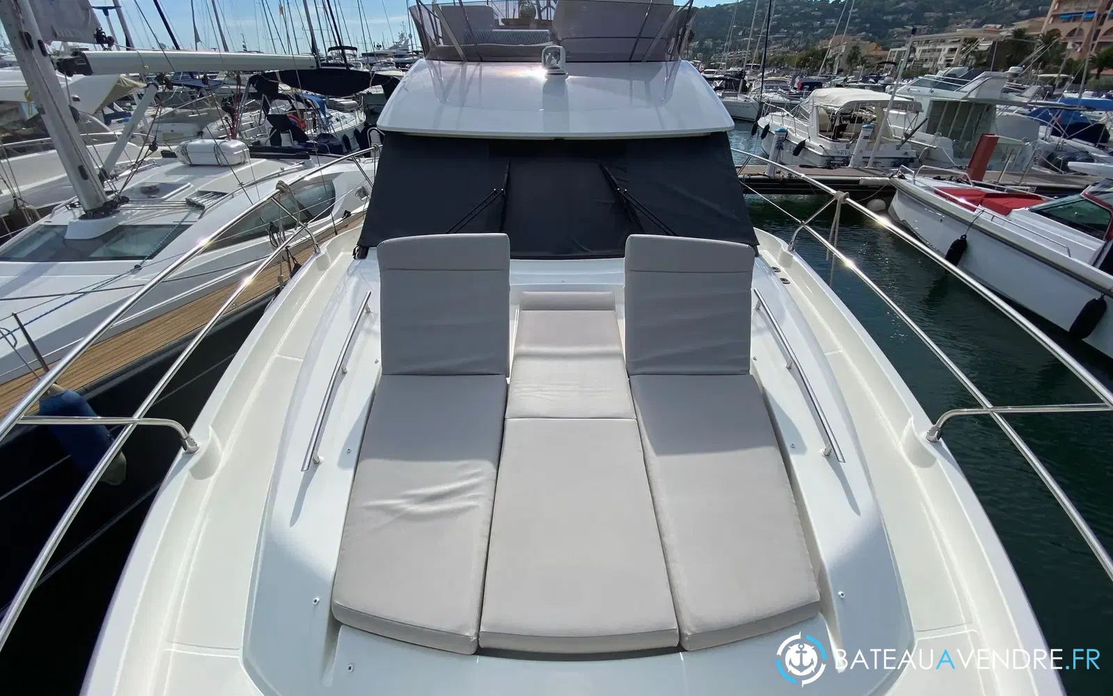 slider 7 Prestige Yachts 420 Fly