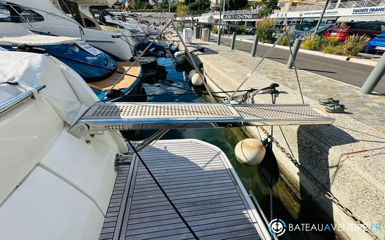 slider 1 Prestige Yachts 420 Fly