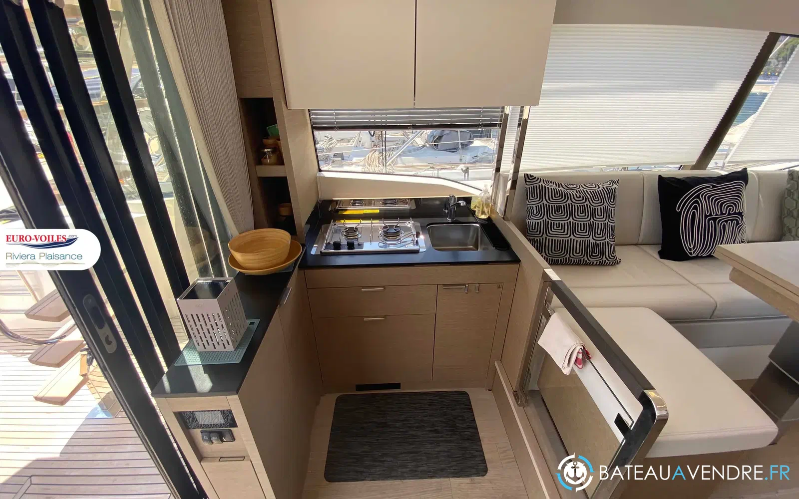 slider 7 Prestige Yachts 420 Fly