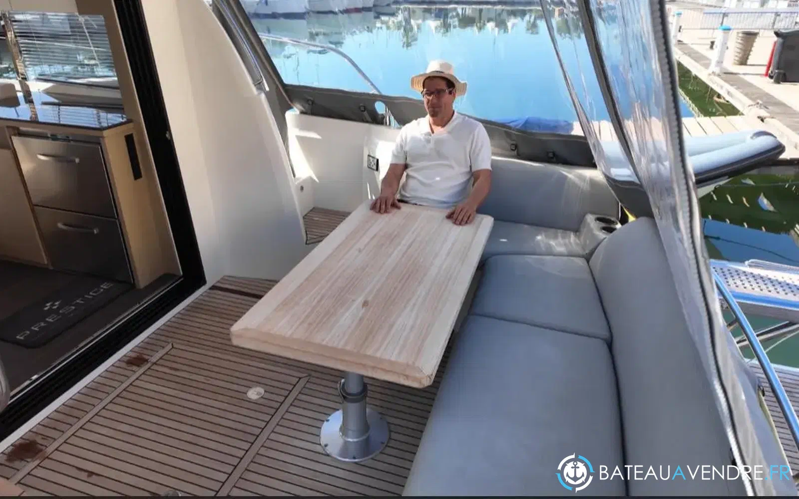 slider 1 Prestige Yachts 420 Fly