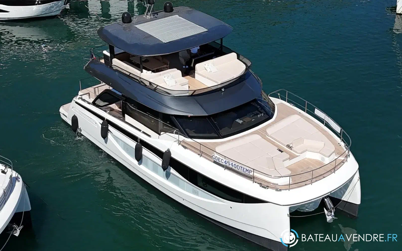 slider 0 Prestige Yachts M7