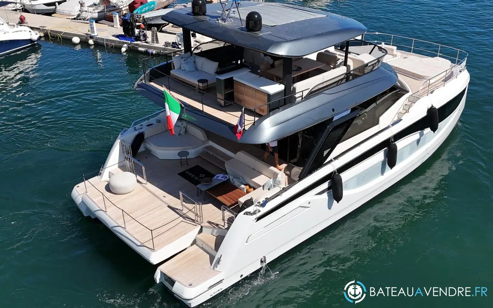 slider 14 Prestige Yachts M7