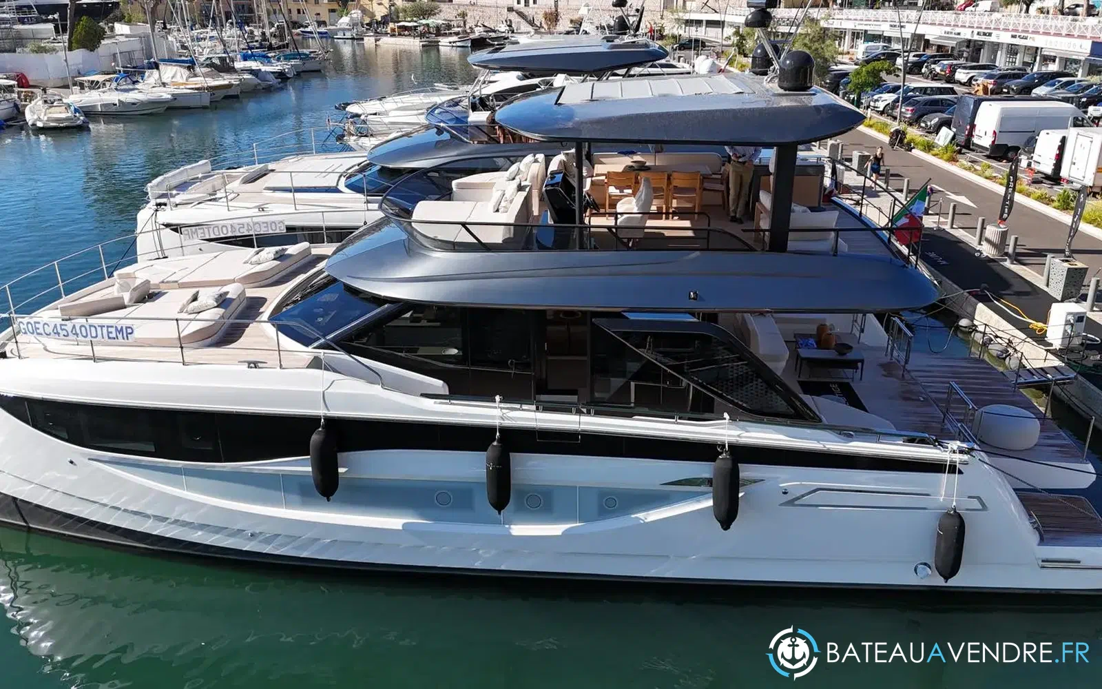 slider 4 Prestige Yachts M7