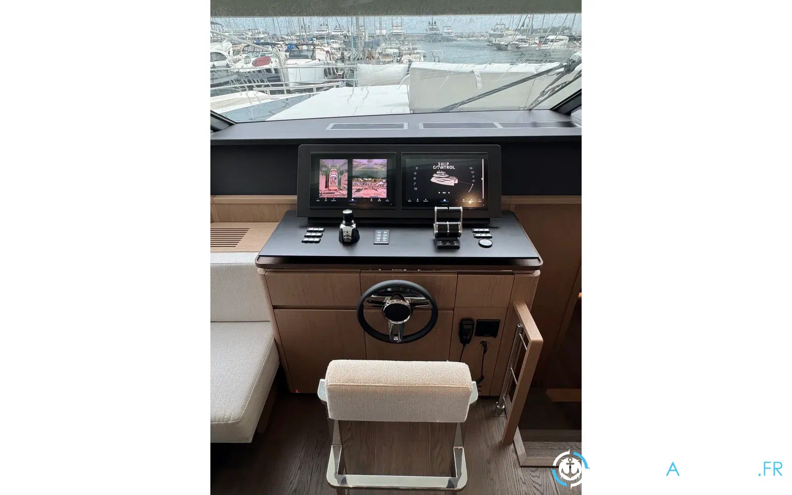 slider 21 Prestige Yachts M8