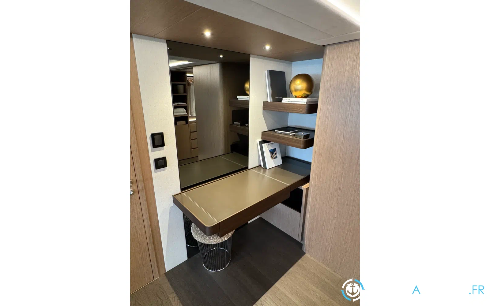 slider 23 Prestige Yachts M8