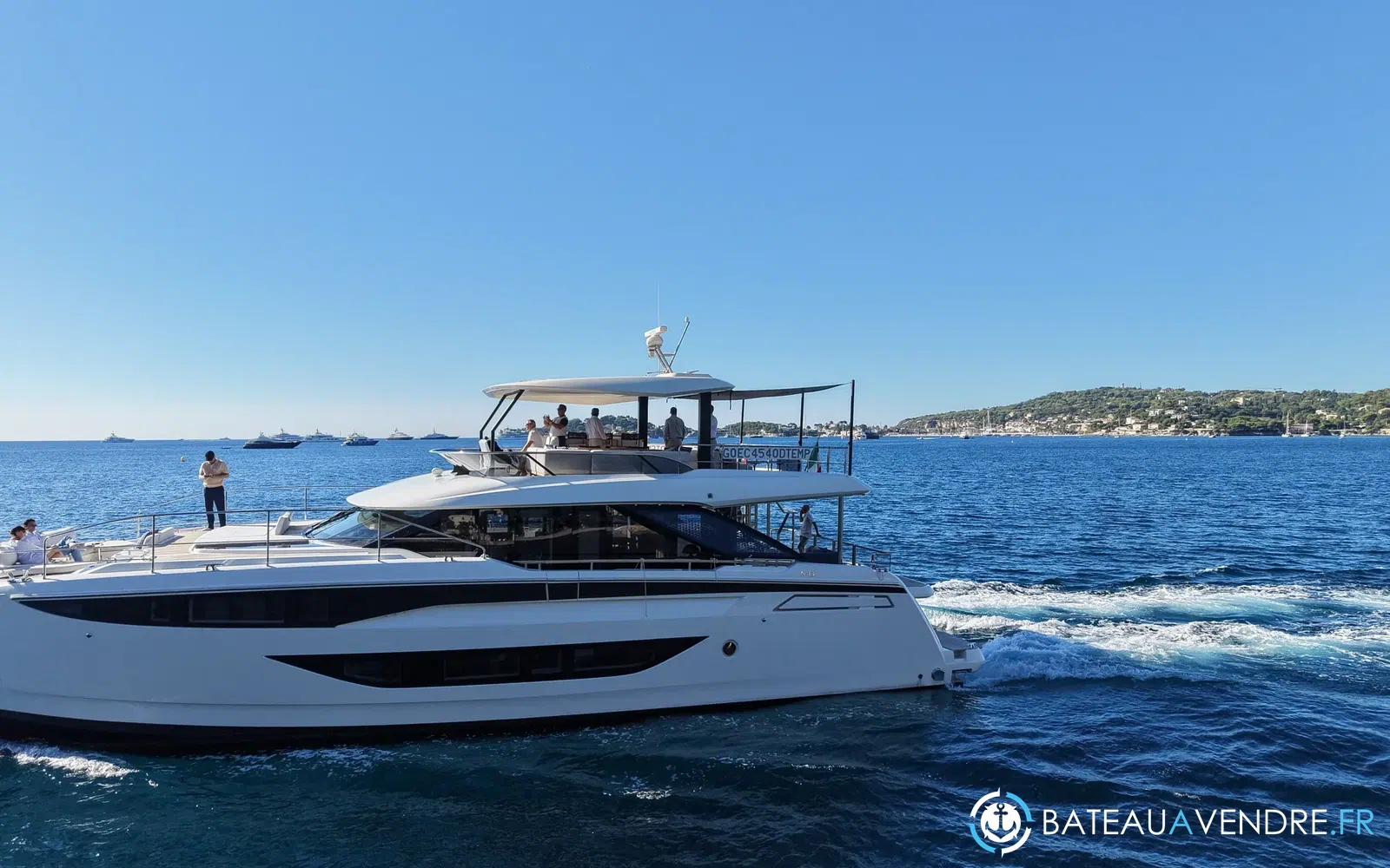 slider 30 Prestige Yachts M8