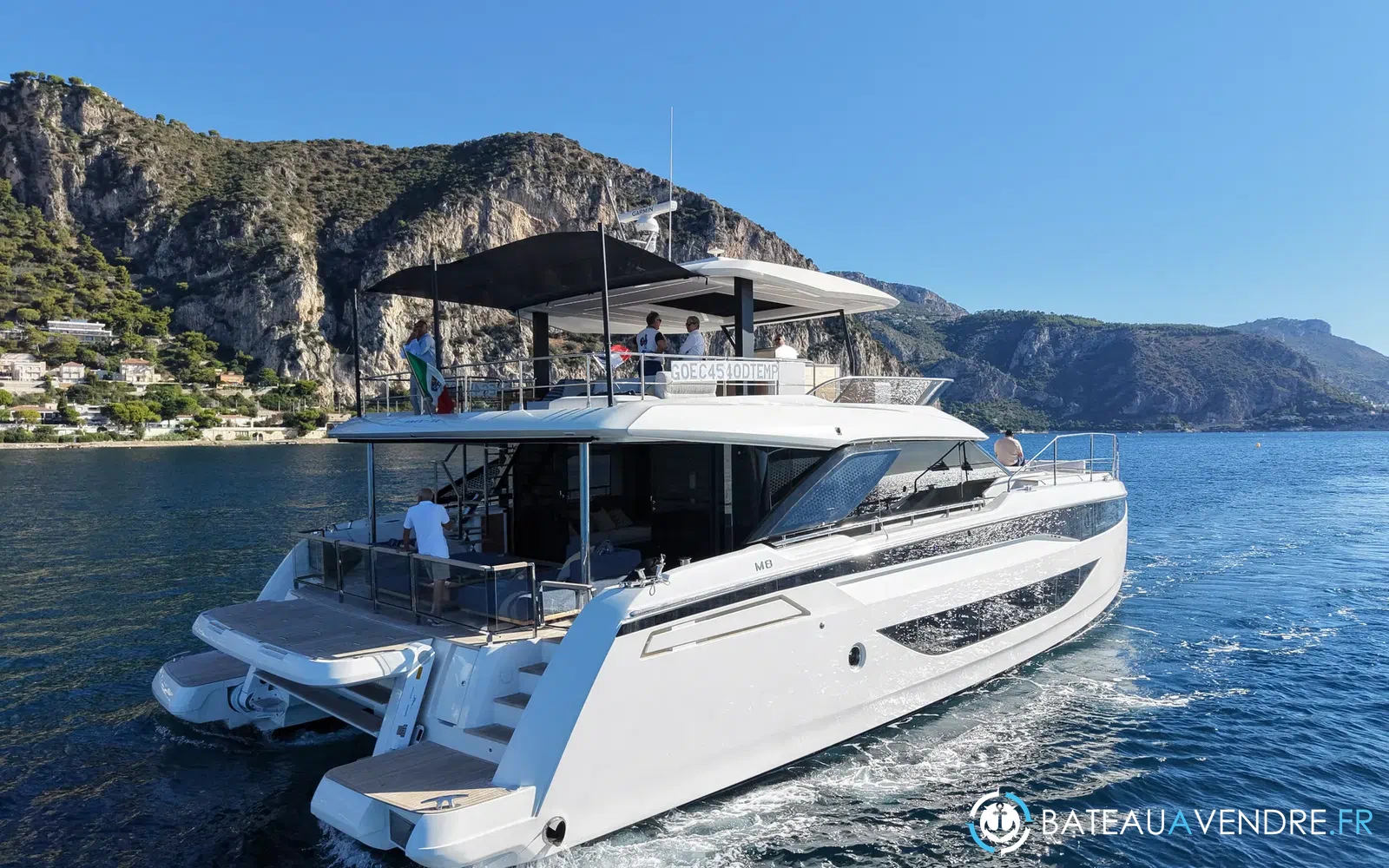 slider 31 Prestige Yachts M8