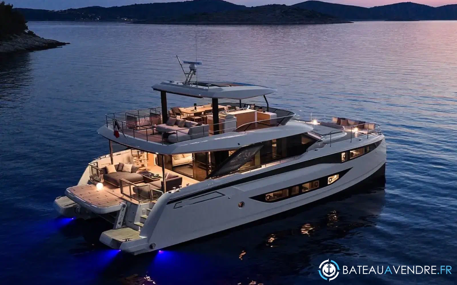 slider 1 Prestige Yachts M8