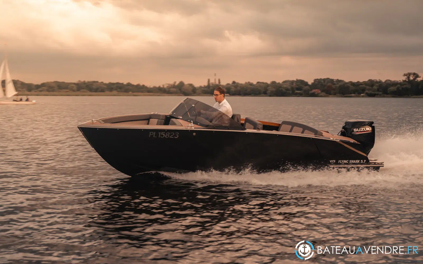 slider 0 VTS Boats Flying Shark 5.7