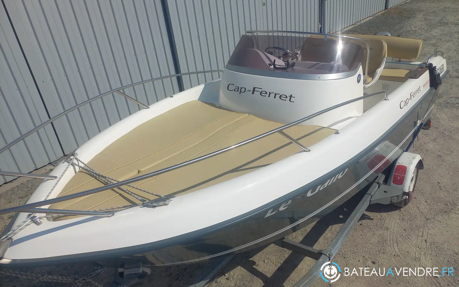 slider 11 B2 Marine Cap Ferret 502 Day Cruiser