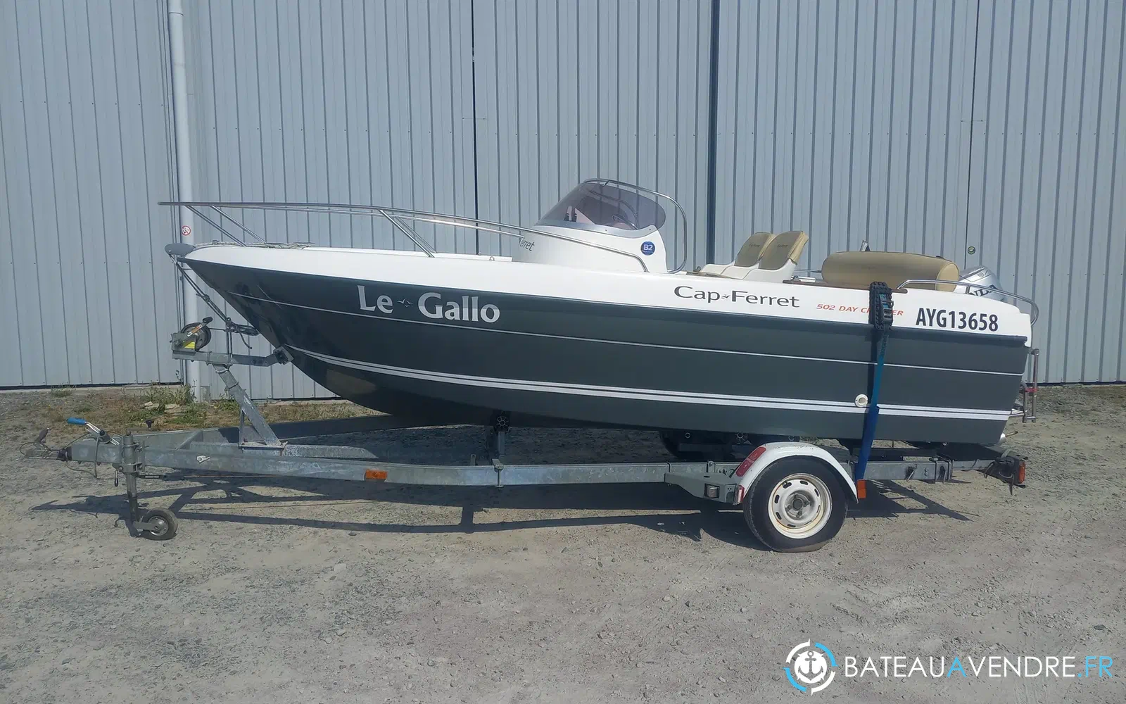 slider 0 B2 Marine Cap Ferret 502 Day Cruiser