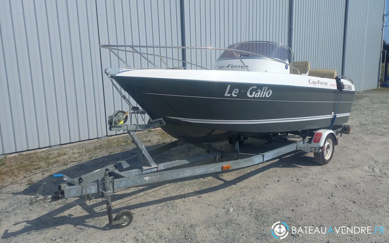 slider 1 B2 Marine Cap Ferret 502 Day Cruiser