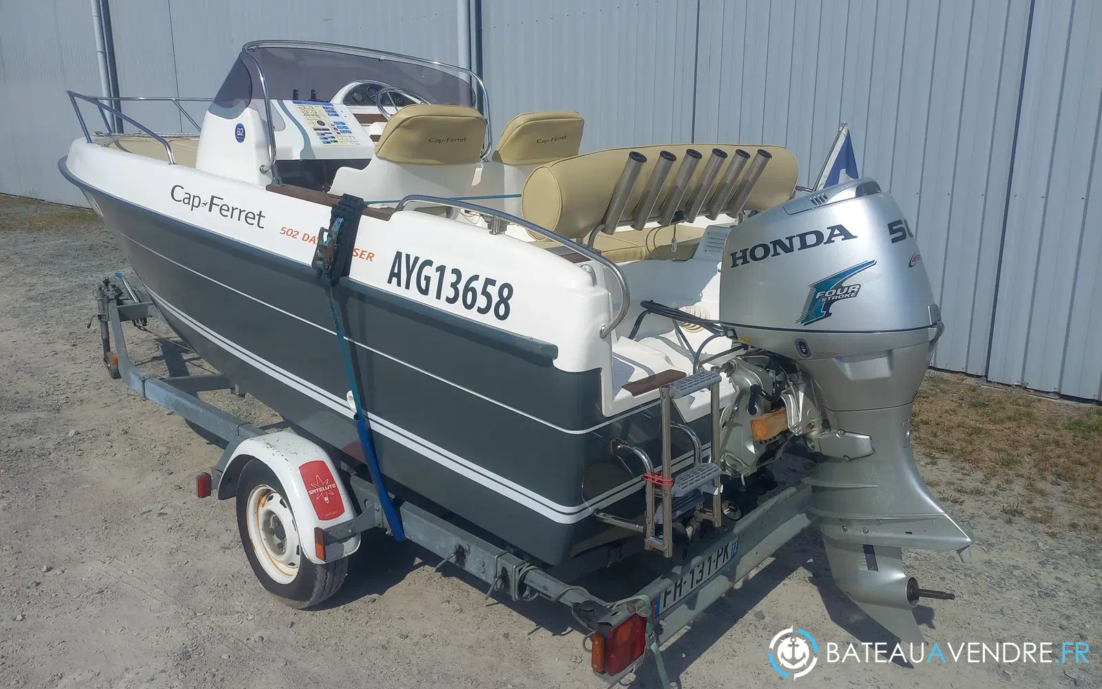 slider 2 B2 Marine Cap Ferret 502 Day Cruiser
