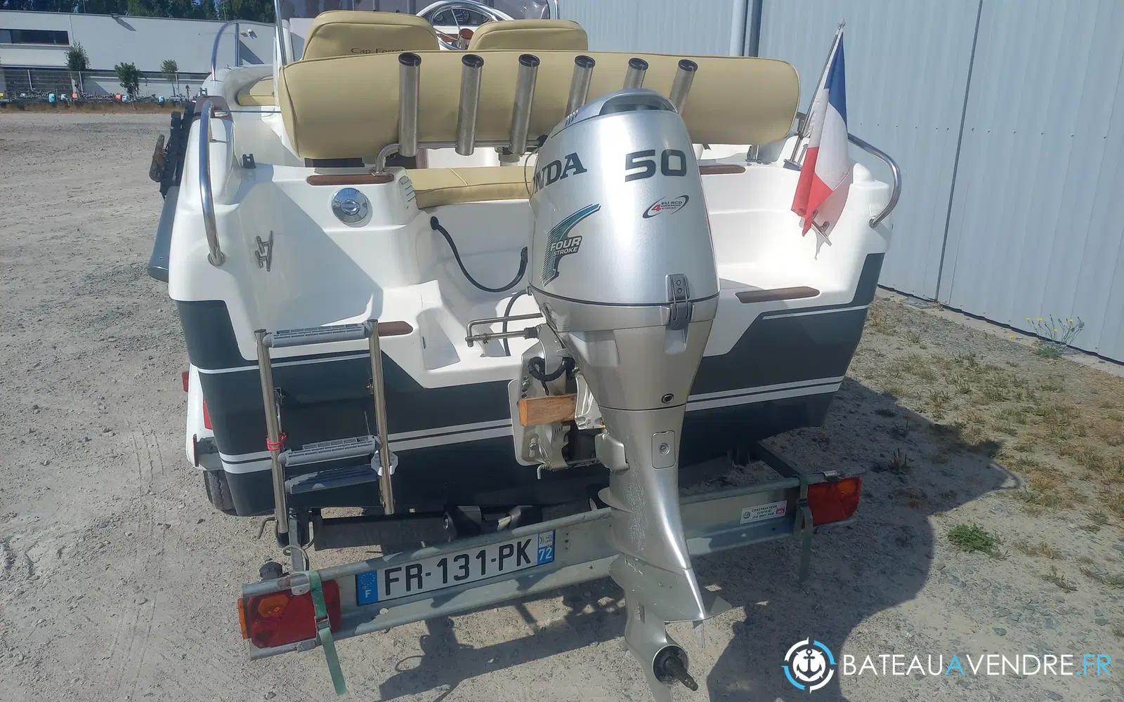 slider 3 B2 Marine Cap Ferret 502 Day Cruiser
