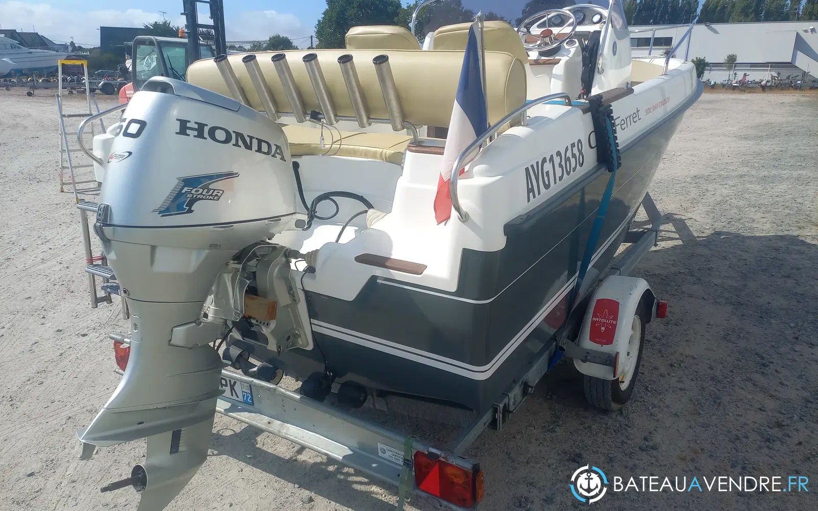 slider 4 B2 Marine Cap Ferret 502 Day Cruiser