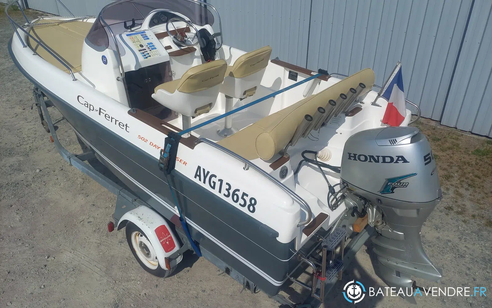 slider 5 B2 Marine Cap Ferret 502 Day Cruiser