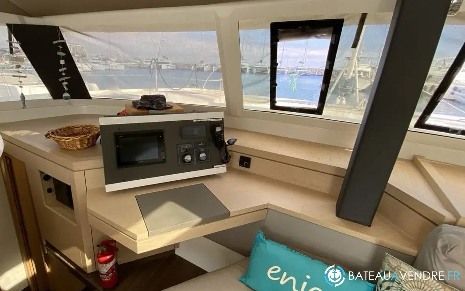 slider 9 Fountaine Pajot Saona 47
