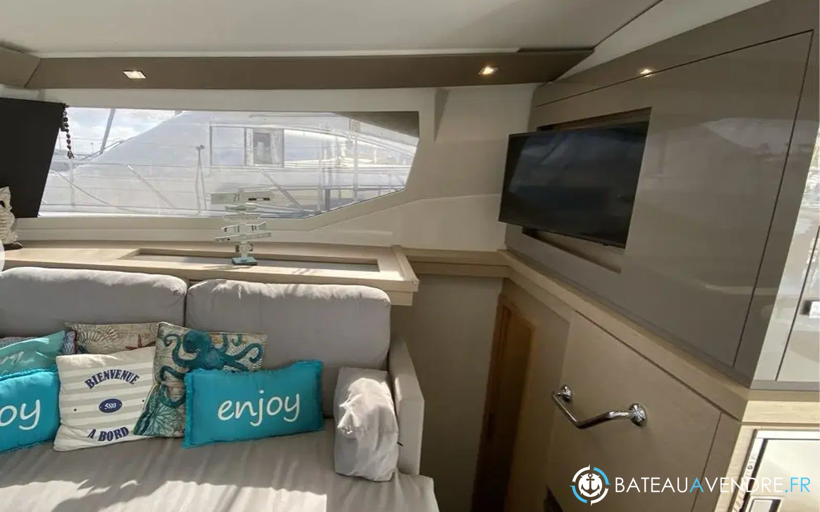 slider 16 Fountaine Pajot Saona 47