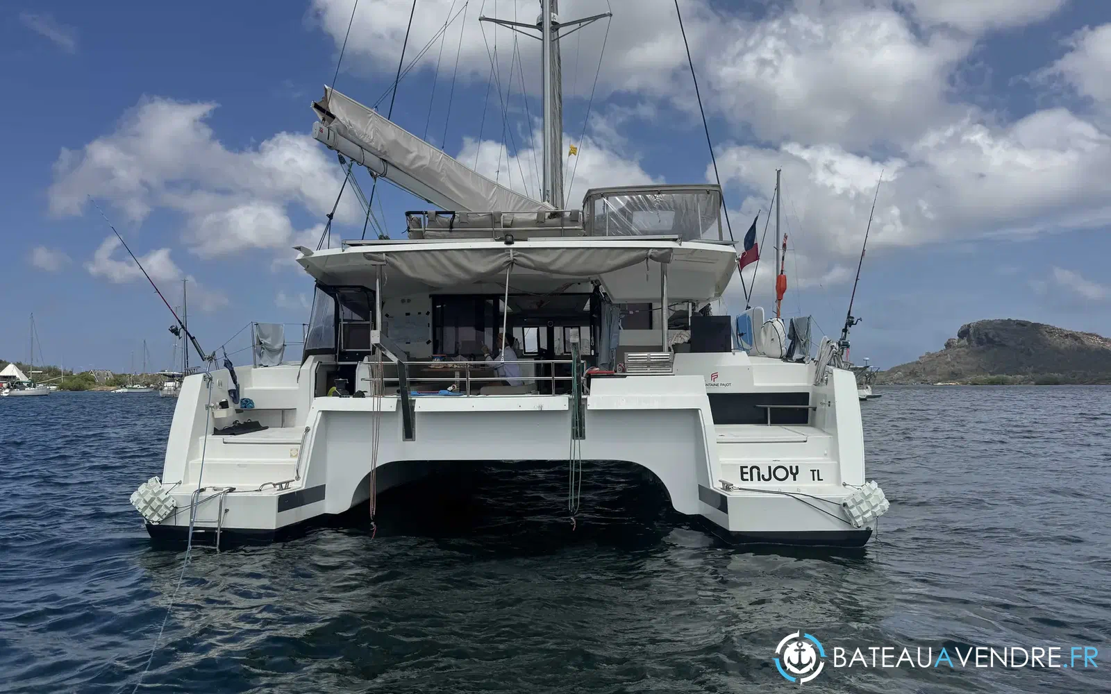 slider 2 Fountaine Pajot Saona 47