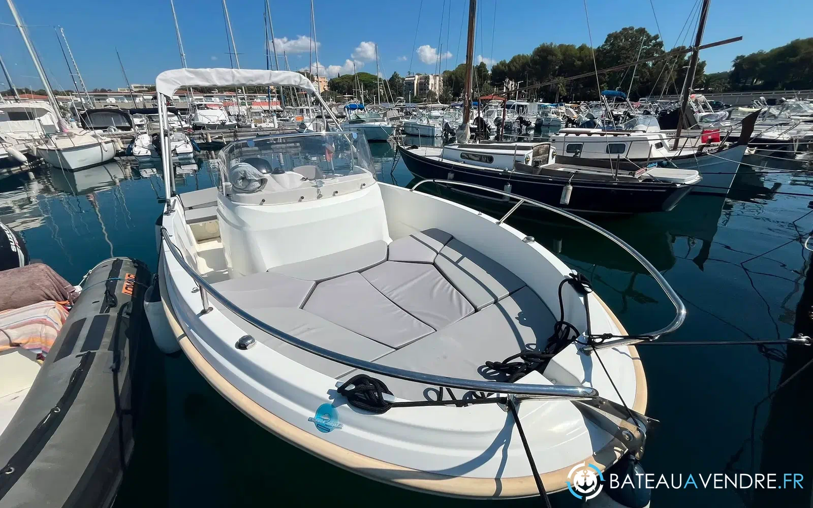 slider 1 Jeanneau Cap Camarat 5.5 CC Serie 2