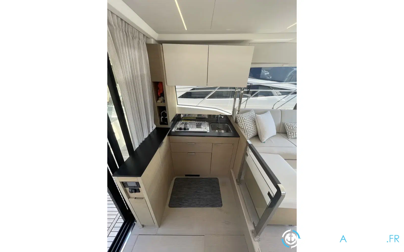 slider 26 Prestige Yachts 420 Fly