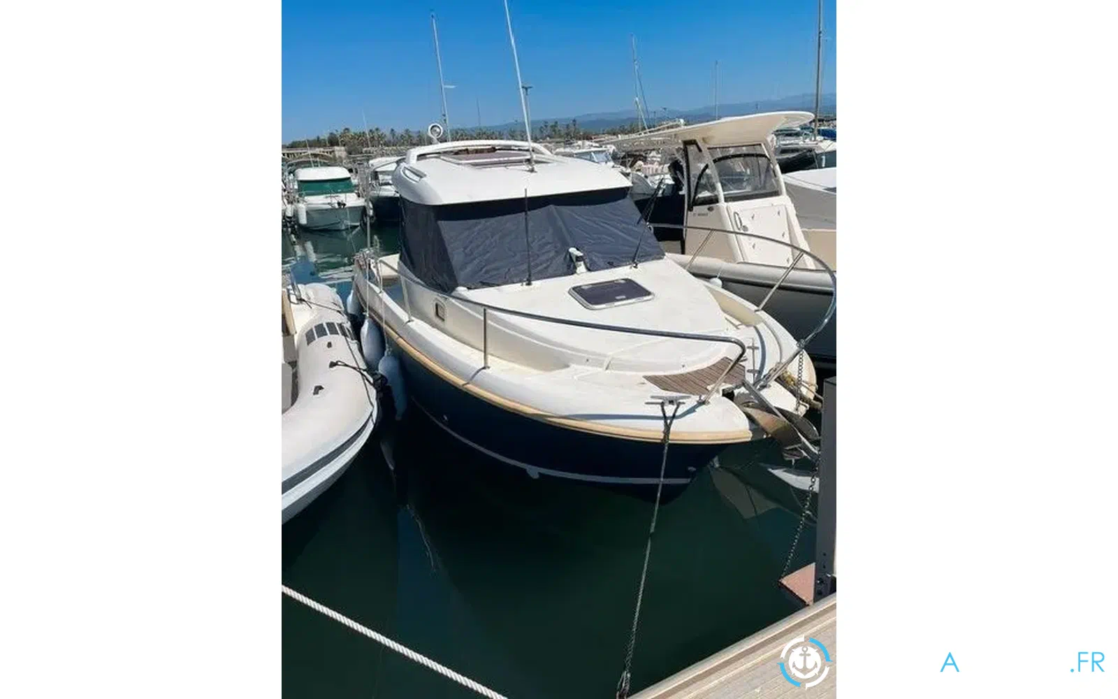slider 0 Jeanneau Merry Fisher 725 Legende