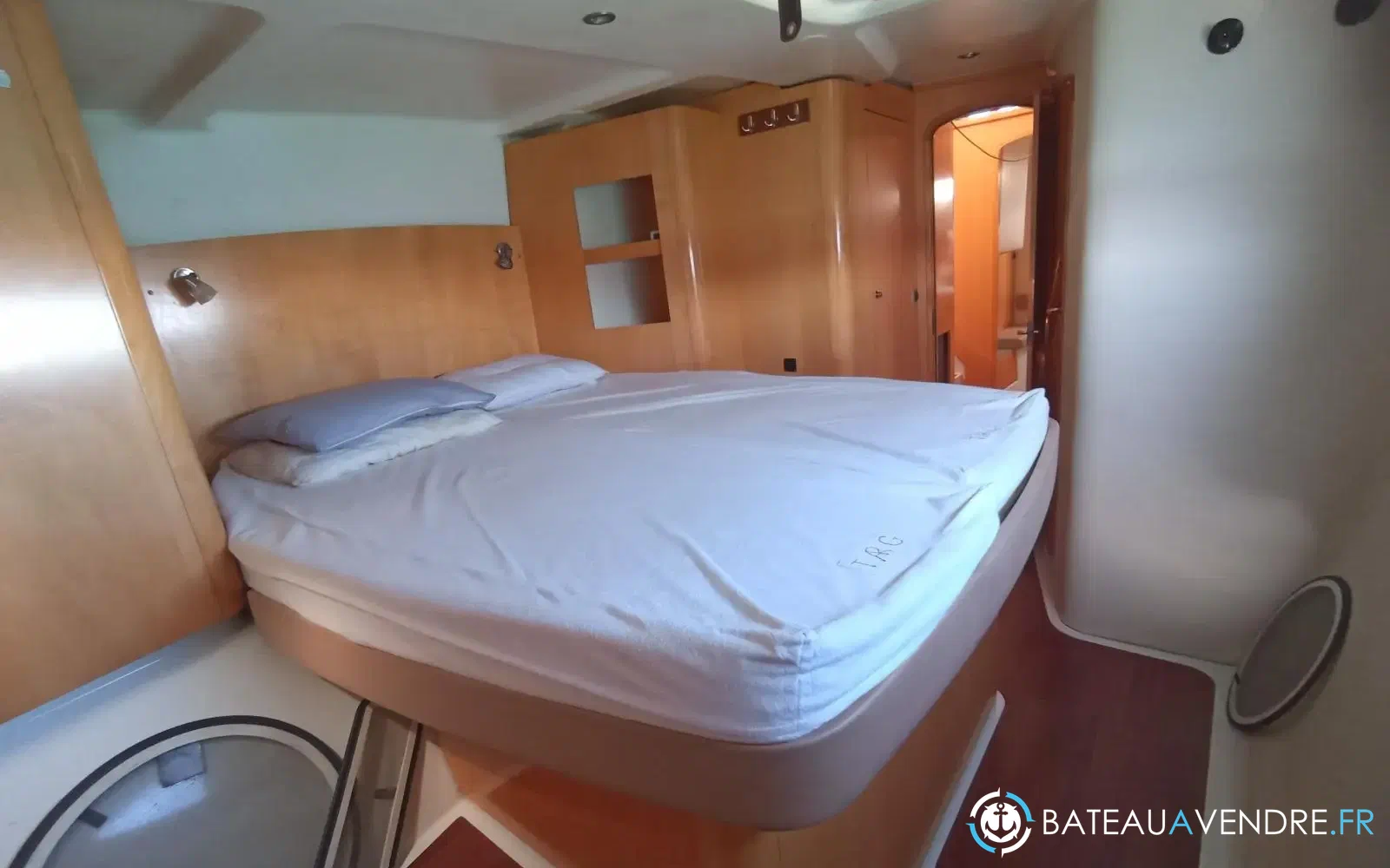 slider 1 Fountaine Pajot Orana 44
