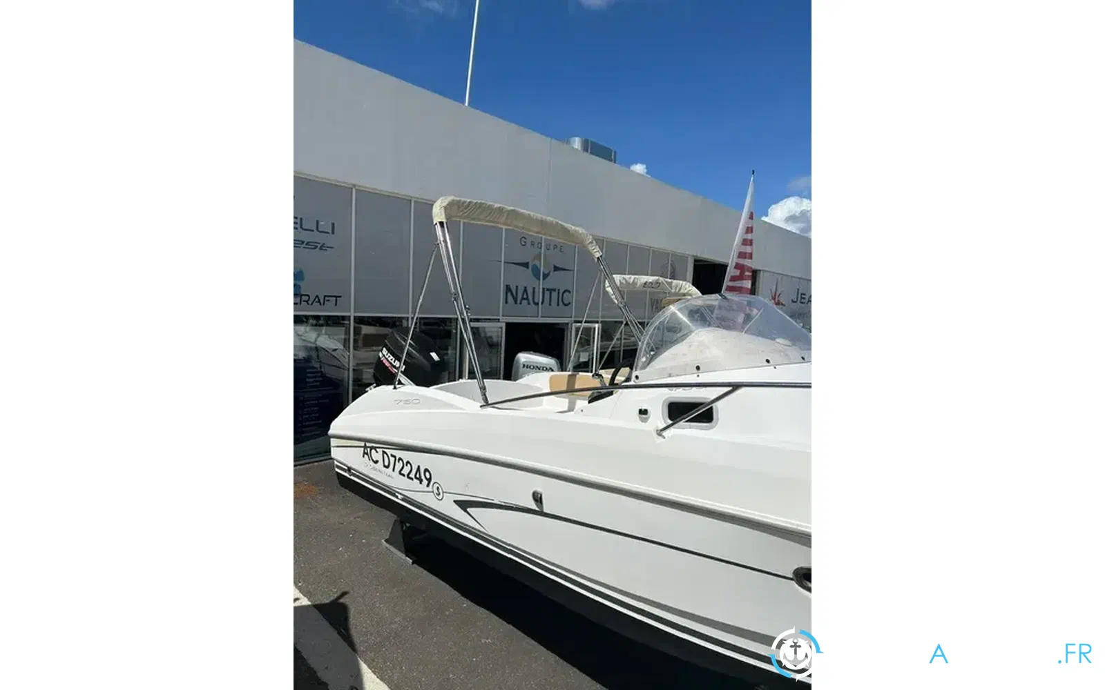 slider 9 Beneteau Flyer 750 Sundeck
