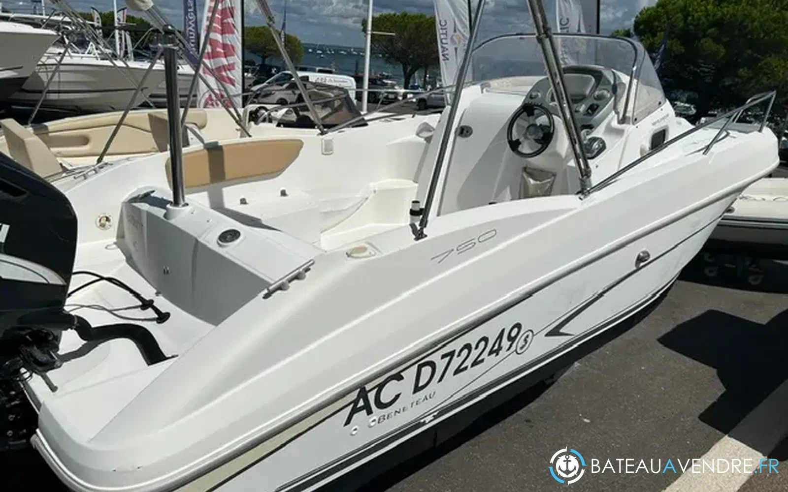 slider 0 Beneteau Flyer 750 Sundeck
