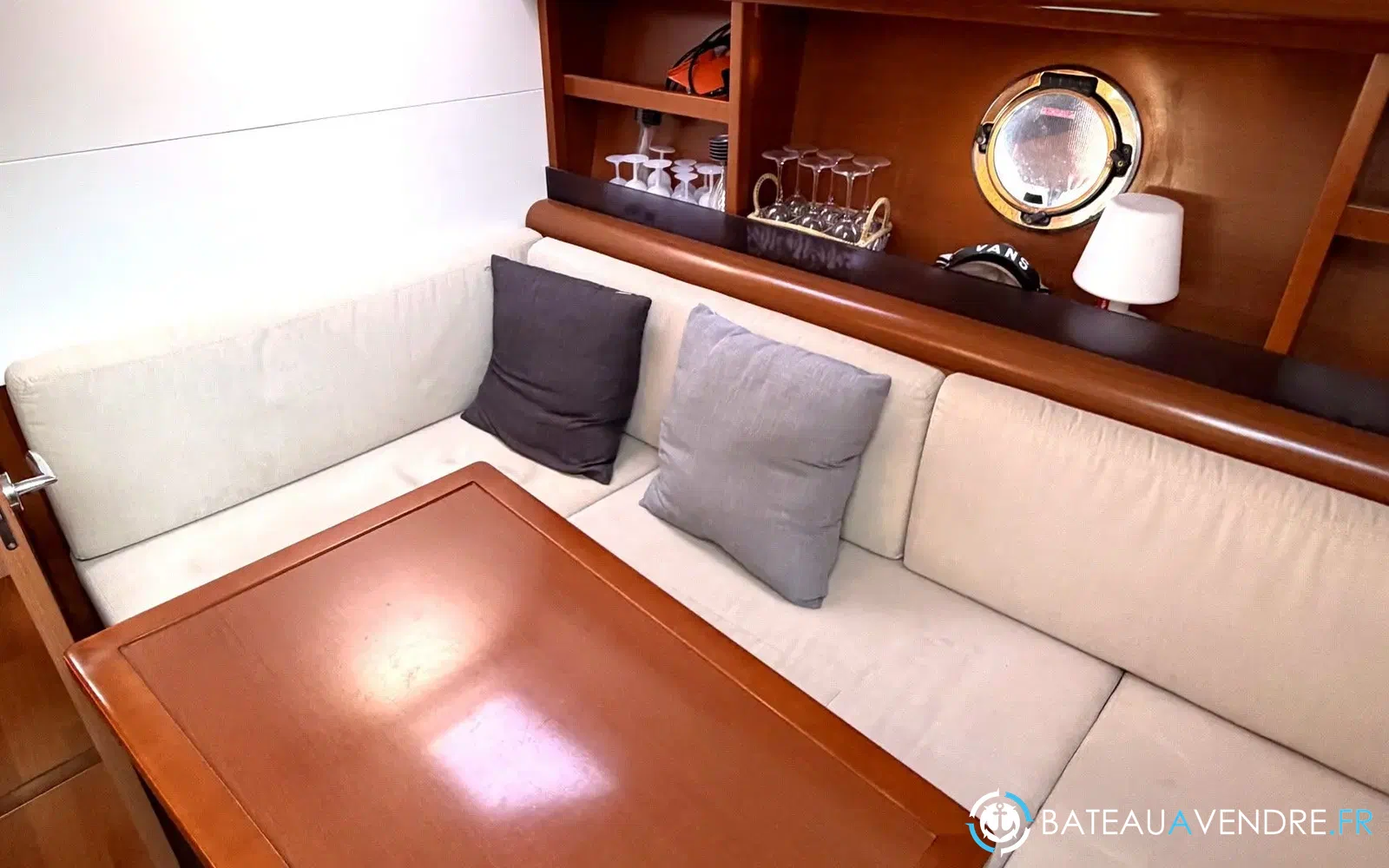 slider 12 Beneteau Monte Carlo 42