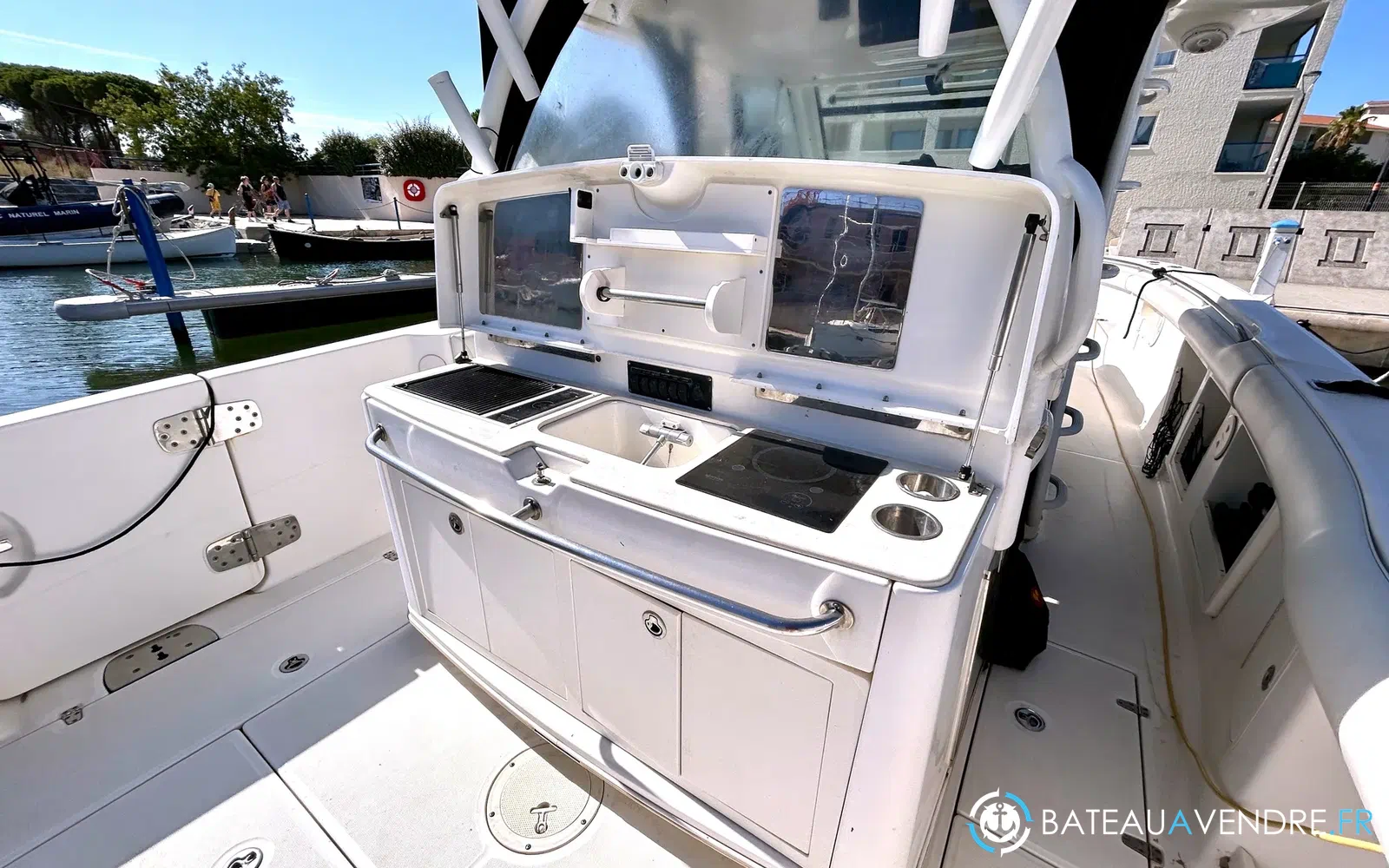 slider 7 Boston Whaler 370 Outrage
