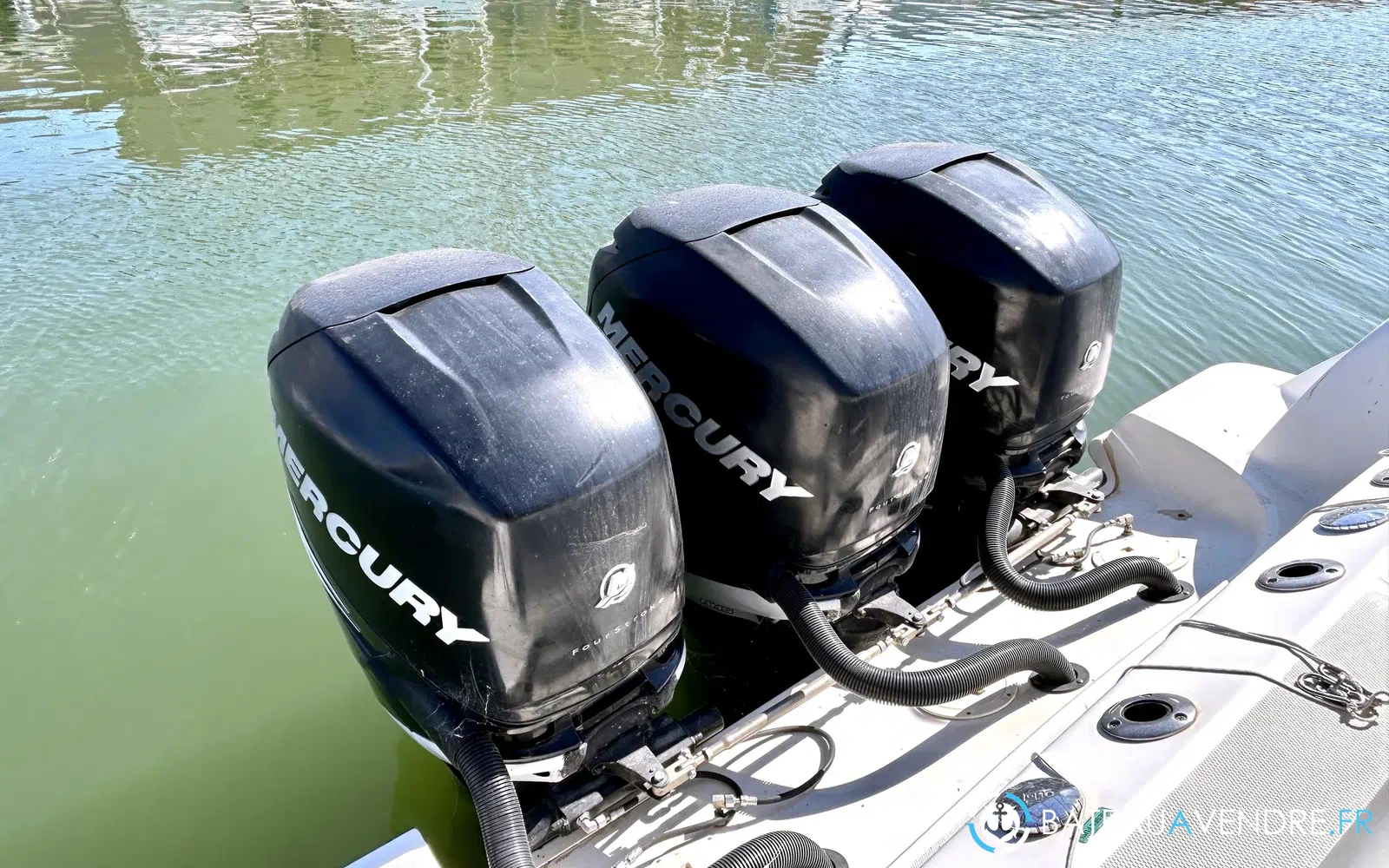 slider 11 Boston Whaler 370 Outrage