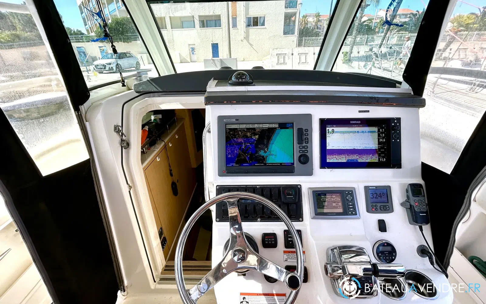 slider 8 Boston Whaler 370 Outrage