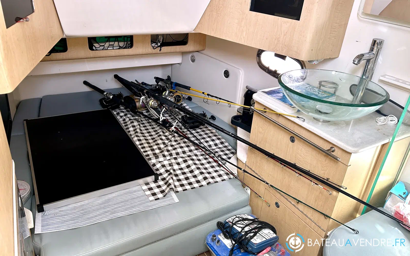 slider 10 Boston Whaler 370 Outrage
